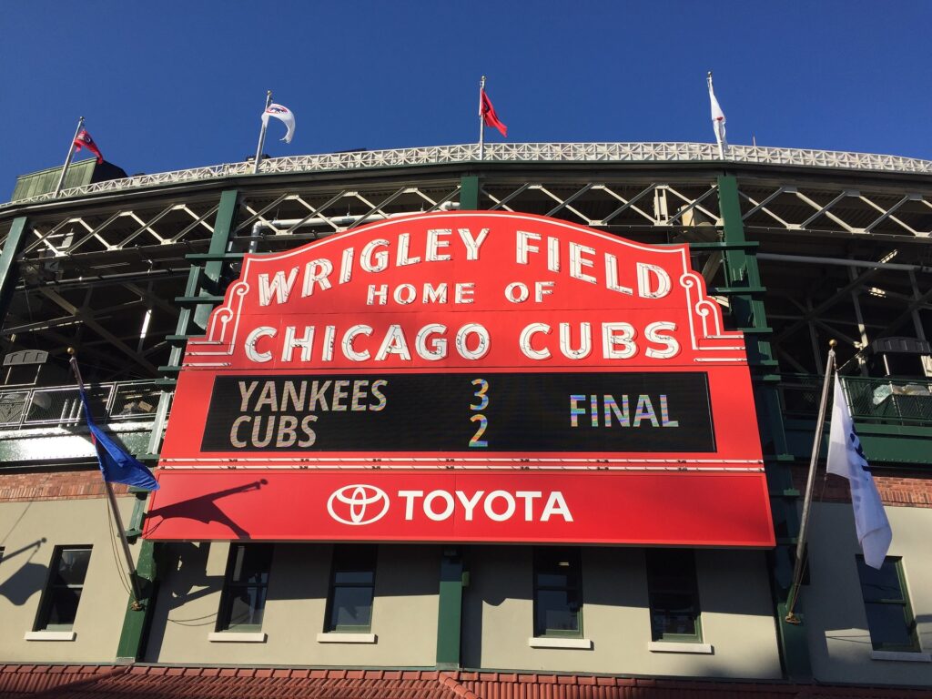 Wrigley Field Chicago, Illinois tijdens een rondreis langs iconische sportstadions in Amerika.