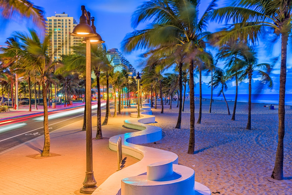 Indelible-travel-usa-florida-Fort-Lauderdale-evening-boulevard-beachfront