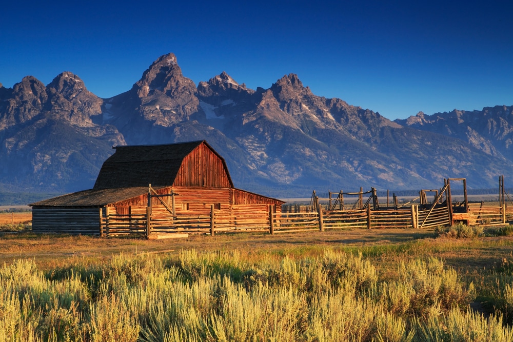 Indelible-Travel-USA-Wyoming-Grand-Tetons-National-Park-sunrise