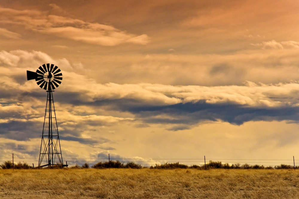 indelible-travel-usa-great-plains-windmill